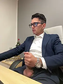 Snapshot of masterboss_ chatting on December 2, 12:40 pm masterboss online show from December 2, 12:40 pm