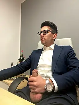 Snapshot of masterboss_ chatting on December 6, 12:38 pm masterboss online show from December 6, 12:38 pm