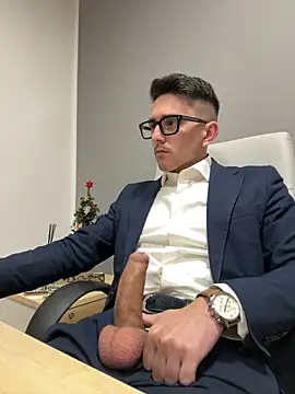 Snapshot of masterboss_ chatting on December 9, 12:40 pm masterboss online show from December 9, 12:40 pm