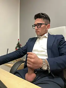 Snapshot of masterboss_ chatting on December 16, 12:27 pm masterboss online show from December 16, 12:27 pm