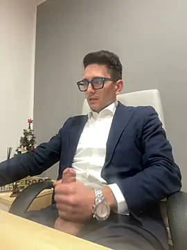 Snapshot of masterboss_ chatting on January 7, 1:03 pm masterboss online show from January 7, 1:03 pm