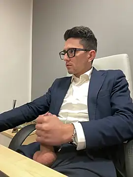 Snapshot of masterboss_ chatting on January 8, 12:47 pm masterboss online show from January 8, 12:47 pm