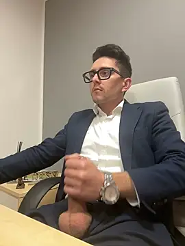 Snapshot of masterboss_ chatting on January 9, 8:11 pm masterboss online show from January 9, 8:11 pm