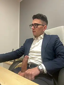 Snapshot of masterboss_ chatting on January 14, 12:56 pm masterboss online show from January 14, 12:56 pm