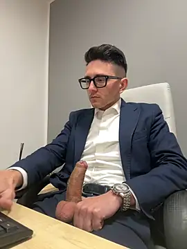 Snapshot of masterboss_ chatting on January 15, 12:47 pm masterboss online show from January 15, 12:47 pm