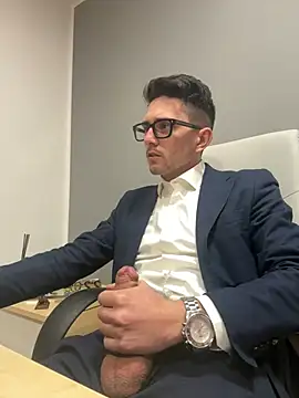 Snapshot of masterboss_ chatting on January 20, 12:39 pm masterboss online show from January 20, 12:39 pm