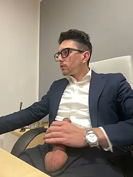 Snapshot of masterboss_ chatting on January 23, 12:41 pm masterboss online show from January 23, 12:41 pm