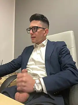 Snapshot of masterboss_ chatting on February 5, 12:38 pm masterboss online show from February 5, 12:38 pm