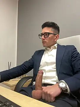 Snapshot of masterboss_ chatting on February 6, 12:37 pm masterboss online show from February 6, 12:37 pm