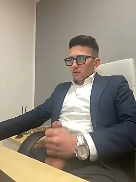 Snapshot of masterboss_ chatting on February 7, 1:11 pm masterboss online show from February 7, 1:11 pm