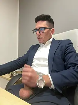 Snapshot of masterboss_ chatting on February 10, 12:39 pm masterboss online show from February 10, 12:39 pm