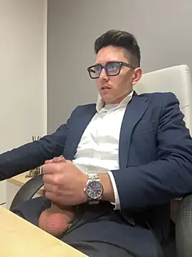 Snapshot of masterboss_ chatting on February 14, 1:18 pm masterboss online show from February 14, 1:18 pm