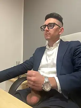 Snapshot of masterboss_ chatting on February 17, 12:48 pm masterboss online show from February 17, 12:48 pm