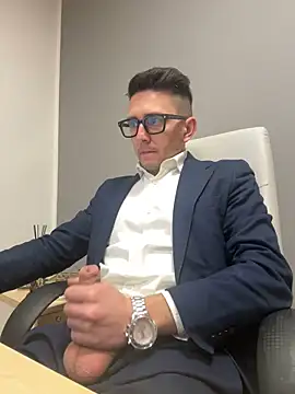 Snapshot of masterboss_ chatting on February 18, 1:00 pm masterboss online show from February 18, 1:00 pm