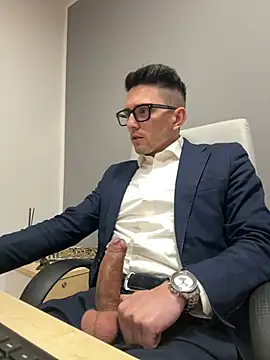 Snapshot of masterboss_ chatting on February 19, 1:17 pm masterboss online show from February 19, 1:17 pm