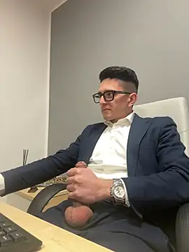 Snapshot of masterboss_ chatting on February 24, 1:10 pm masterboss online show from February 24, 1:10 pm