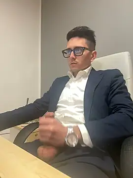 Snapshot of masterboss_ chatting on February 27, 12:34 pm masterboss online show from February 27, 12:34 pm