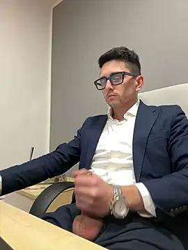 Snapshot of masterboss_ chatting on March 3, 12:37 pm masterboss online show from March 3, 12:37 pm