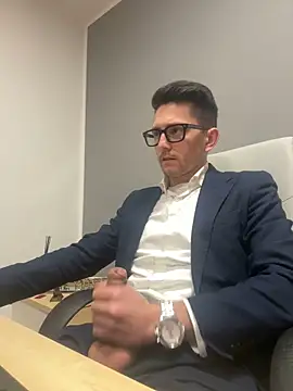 Snapshot of masterboss_ chatting on March 6, 12:41 pm masterboss online show from March 6, 12:41 pm