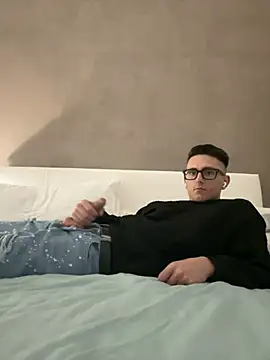 Snapshot of masterboss_ chatting on March 22, 2:05 am masterboss online show from March 22, 2:05 am