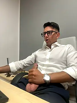 Snapshot of masterboss_ chatting on September 9, 11:54 am masterboss online show from September 9, 11:54 am