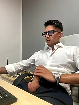 Snapshot of masterboss_ chatting on September 11, 1:22 pm masterboss online show from September 11, 1:22 pm