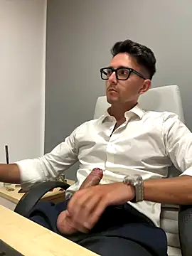 Snapshot of masterboss_ chatting on September 13, 12:16 pm masterboss online show from September 13, 12:16 pm