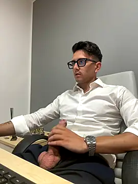 Snapshot of masterboss_ chatting on September 17, 11:45 am masterboss online show from September 17, 11:45 am