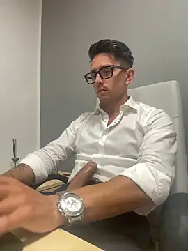 Snapshot of masterboss_ chatting on September 19, 11:33 am masterboss online show from September 19, 11:33 am