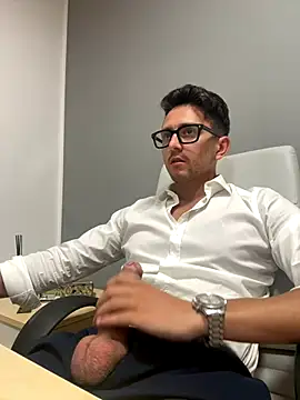 Snapshot of masterboss_ chatting on September 23, 12:08 pm masterboss online show from September 23, 12:08 pm