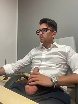 Snapshot of masterboss_ chatting on September 25, 11:25 am masterboss online show from September 25, 11:25 am