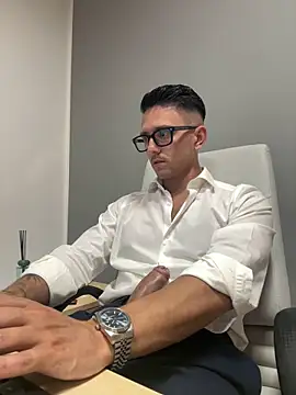 Snapshot of masterboss_ chatting on September 26, 11:47 am masterboss online show from September 26, 11:47 am