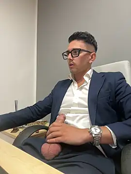 Snapshot of masterboss_ chatting on September 29, 11:37 am masterboss online show from September 29, 11:37 am