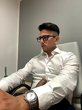 Snapshot of masterboss_ chatting on October 1, 11:38 am masterboss online show from October 1, 11:38 am