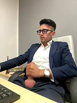 Snapshot of masterboss_ chatting on October 3, 11:40 am masterboss online show from October 3, 11:40 am