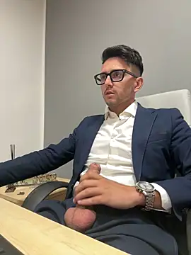 Snapshot of masterboss_ chatting on October 6, 11:29 am masterboss online show from October 6, 11:29 am