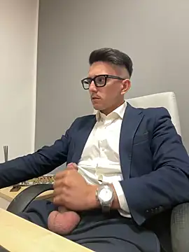 Snapshot of masterboss_ chatting on October 8, 11:41 am masterboss online show from October 8, 11:41 am