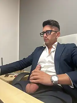 Snapshot of masterboss_ chatting on October 14, 11:44 am masterboss online show from October 14, 11:44 am