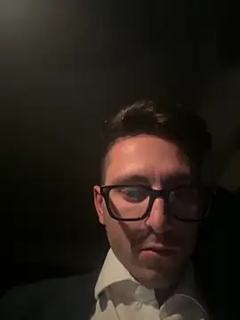 Snapshot of masterboss_ chatting on October 21, 7:36 pm masterboss online show from October 21, 7:36 pm