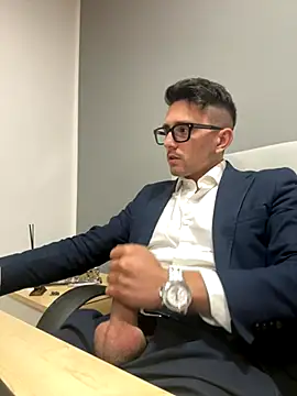 Snapshot of masterboss_ chatting on October 29, 1:02 pm masterboss online show from October 29, 1:02 pm