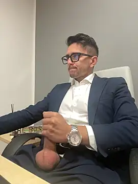 Snapshot of masterboss_ chatting on November 3, 1:01 pm masterboss online show from November 3, 1:01 pm