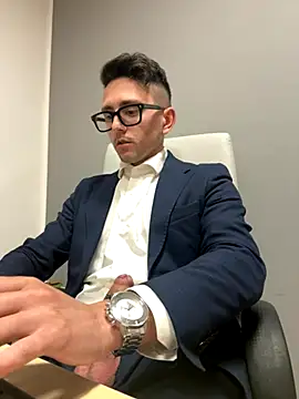 Snapshot of masterboss_ chatting on November 18, 2:43 pm masterboss online show from November 18, 2:43 pm