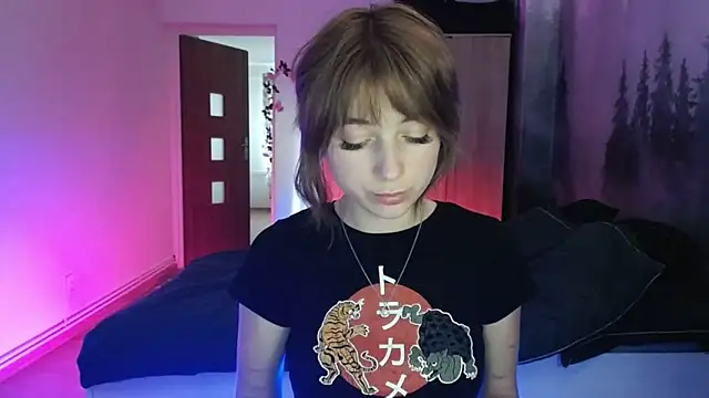 LuciaYoung online show from December 4, 1:09 pm