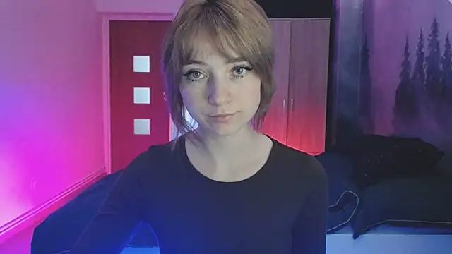LuciaYoung online show from December 5, 7:38 am