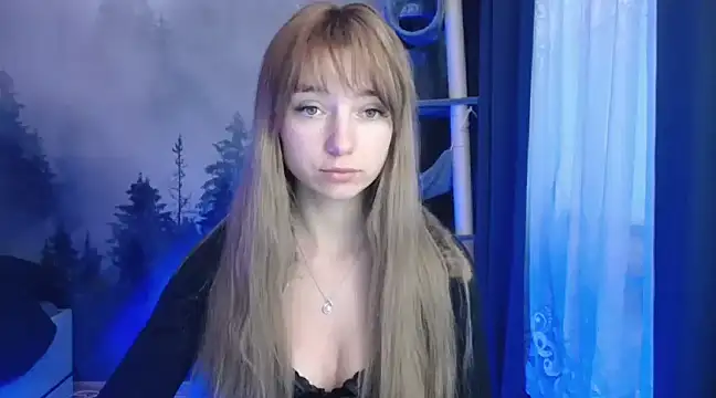 LuciaYoung online show from December 12, 7:19 am