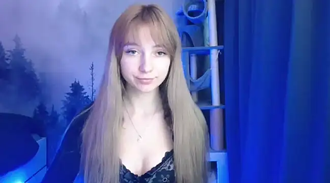 LuciaYoung online show from December 12, 10:24 am