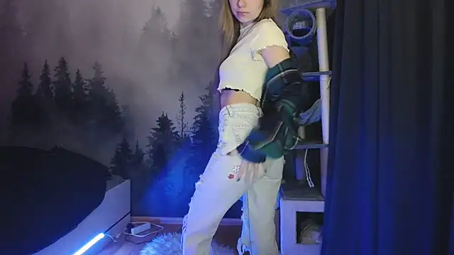 LuciaYoung online show from December 16, 7:26 am