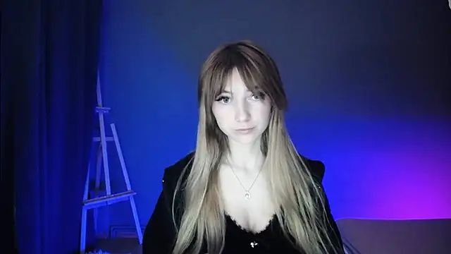 LuciaYoung online show from March 8, 7:20 pm