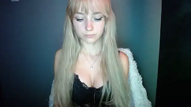 LuciaYoung online show from September 24, 6:33 pm