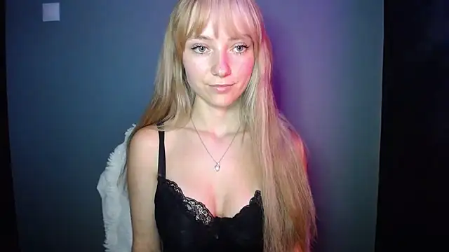 LuciaYoung online show from September 25, 6:55 pm